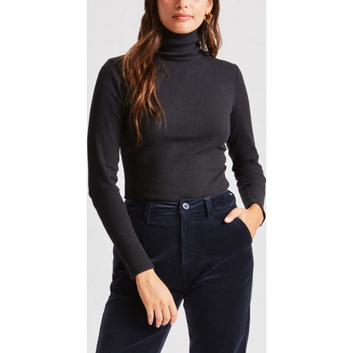 ASHLEY L/S TURTLENECK - BLACK/WHITE