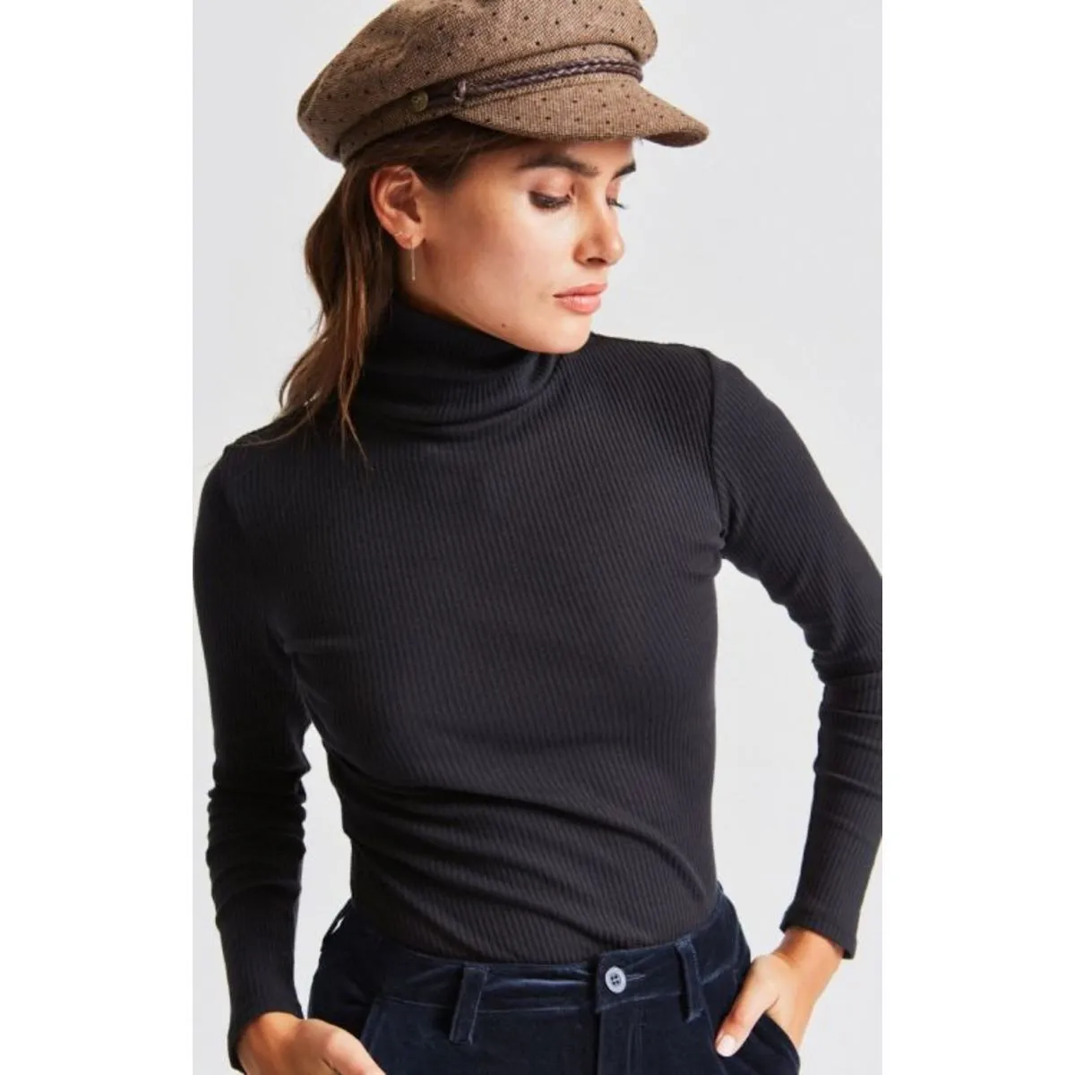 ASHLEY L/S TURTLENECK - BLACK/WHITE